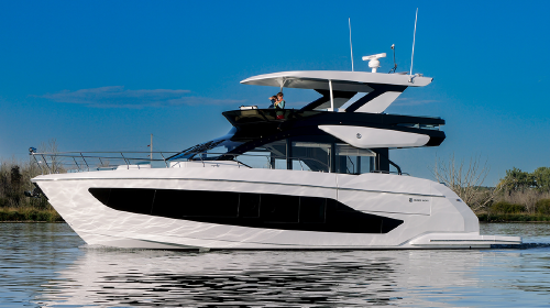 cruisers-yachts-57-fly.png