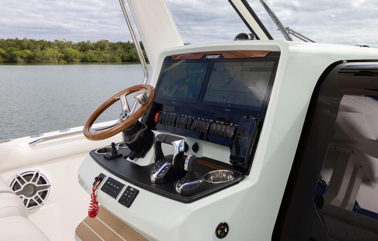 Pursuit S328 Helm