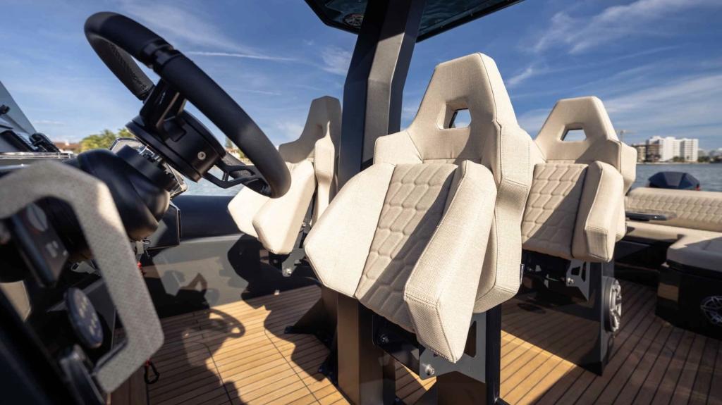 Skiper 38 Cockpit