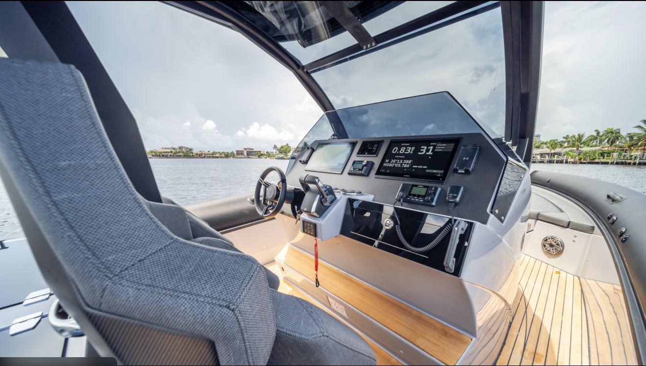 Skiper 38 Helm