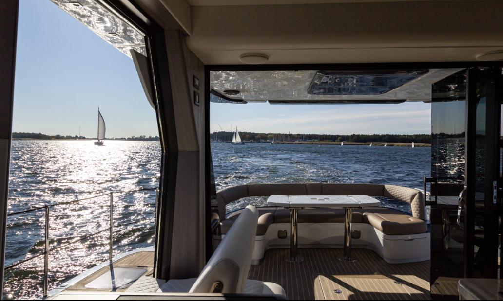 Exterior Design and Flybridge Layout