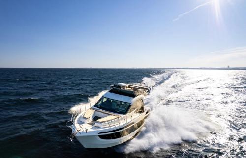 galeon-480-fly.jpg